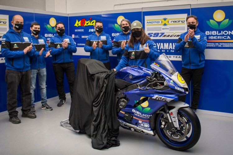 Maria Herrera fährt 2021 eine schnelle Yamaha R6	