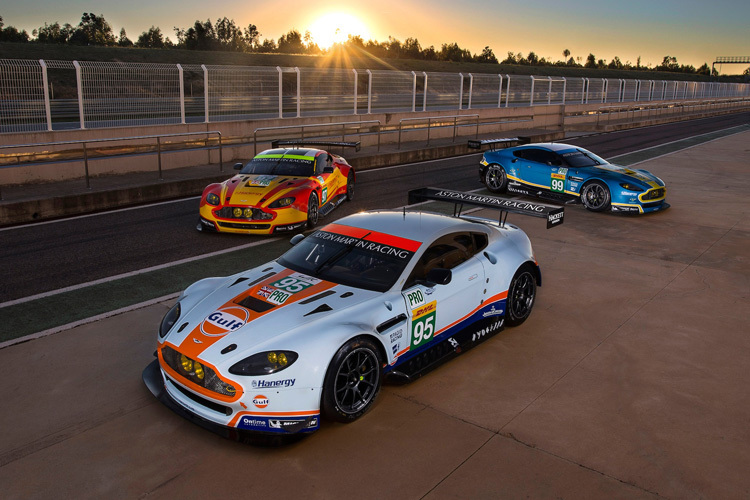 Die drei Pro-Aston starten in verschiendenen Farben