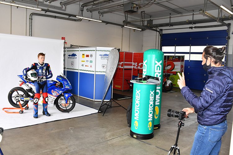 Dustin Schneider beim Fototermin