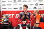 Pedro Acosta mit Fabiano Sterlacchini, «Head of Technology MotoGP» bei der Pierer Mobility AG