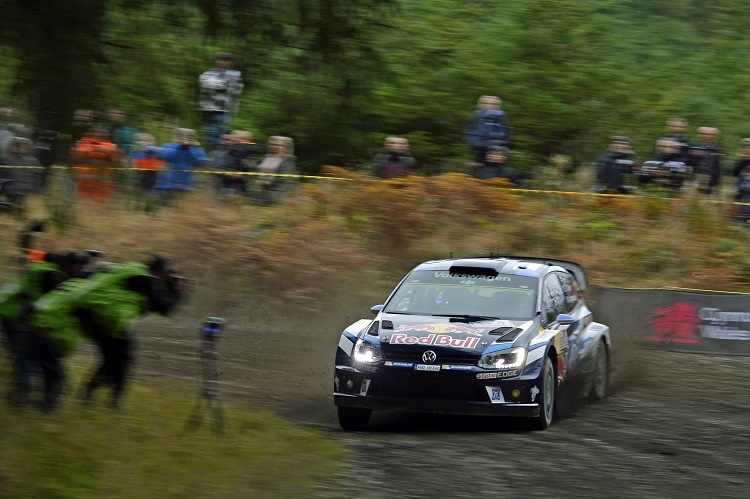 Sébastien Ogier führt auch in Wales