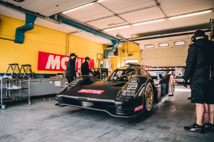 Der Glickenhaus 007 LMH in der Box in Vallelunga