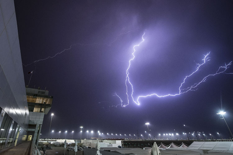 Losail Circuit am Sonntagabend: Blitz, Donner, Wind und Regen