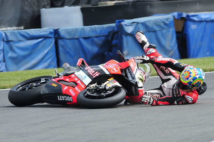 Wie in Donington Park: Ducati-Pilot Chaz Davies rutschte über das Vorderrad aus