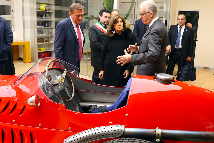 Piero Ferrari mit der italienischen Senatspräsidentin Maria Elisabetta Alberti Casellati