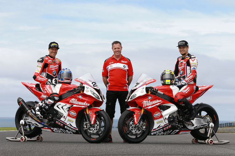 Milwaukee-Boss Shaun Muir (mitte) mit Josh Brookes (li) und Karel Abraham (re)