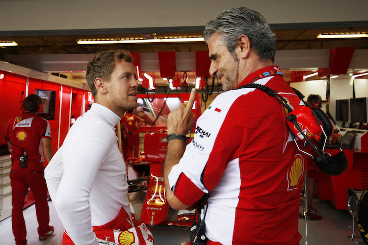 Sebastian Vettel mit Maurizio Arrivabene