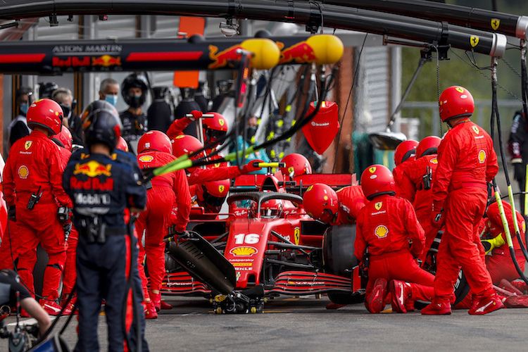 Charles Leclerc beim Boxenstopp