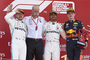 Dieter Zetsche auf dem Siegerpodest von Spanien