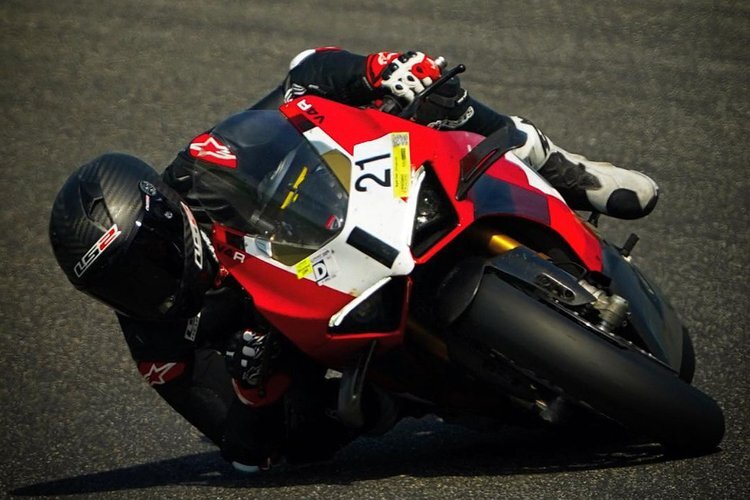 Michael Rinaldi beim Training mit der Ducati V4S, hier in Mugello