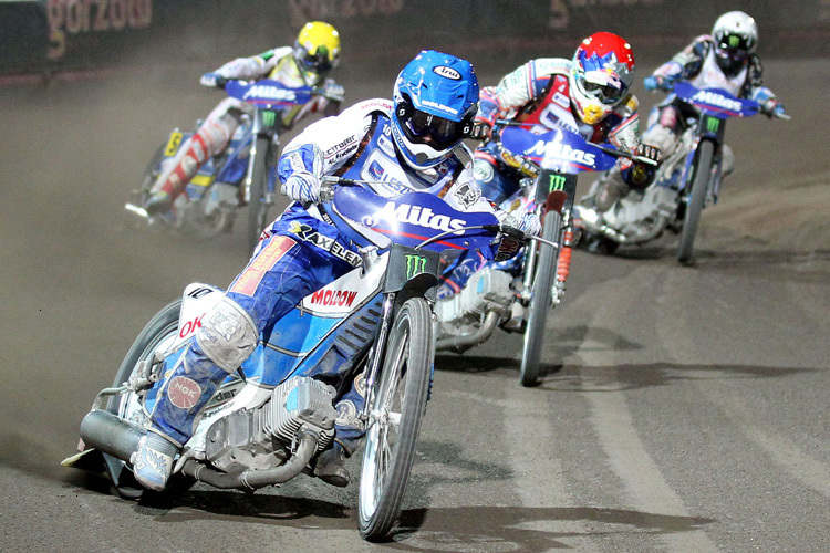 Nicki Pedersen (vorne) will den vierten WM-Titel