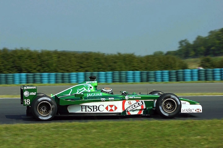 Eddie Irvine 2001 im Jaguar