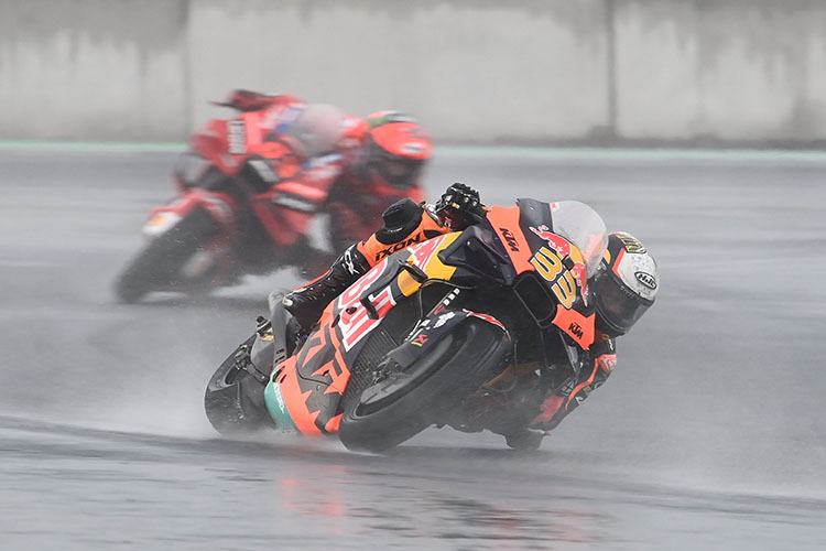 Mandalika-GP im Regen: Brad Binder (33) vor Vizeweltmeister Bagnaia, nur nur auf Platz 15 landete