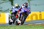 Bei den Yamaha-Werkspiloten Valentino Rossi und Jorge Lorenzo mitfahren
