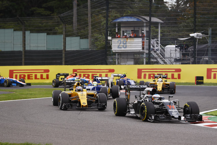 Fernando Alonso im hinteren Mittelfeld begraben