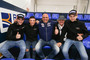 Livio Loi mit seinen Avintia-Kollegen und Teamchef Raúl Romero