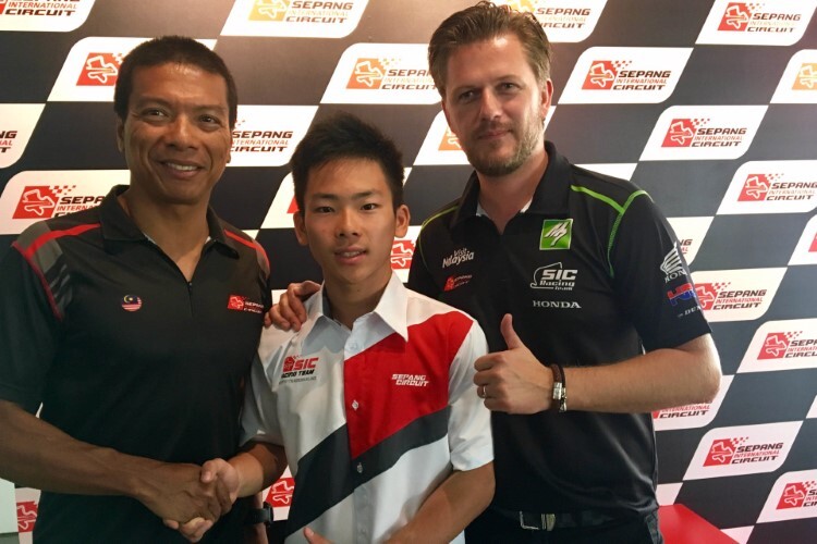 Neuzugang Ayumu Sasaki mit Razlan Razali (links) und Johan Stigefelt