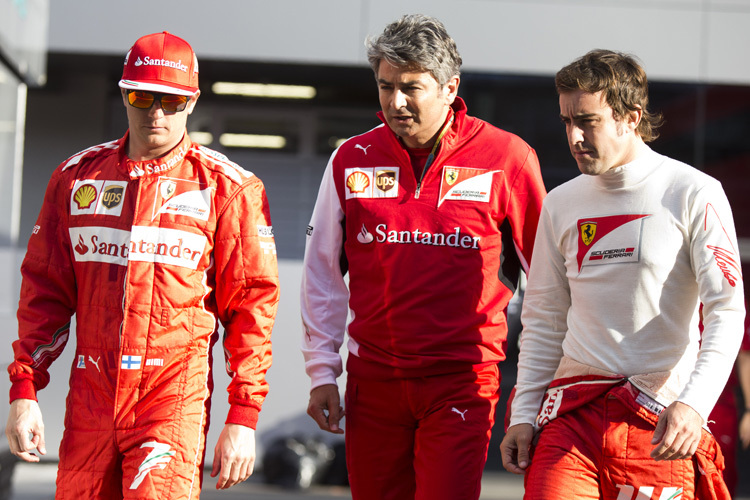 Rennleiter Marco Mattiacci mit seinen Ferrari-Stars Kimi Räikkönen und Fernando Alonso
