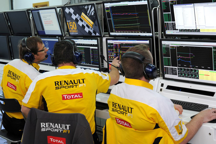 Die Renault-Techniker an der Arbeit