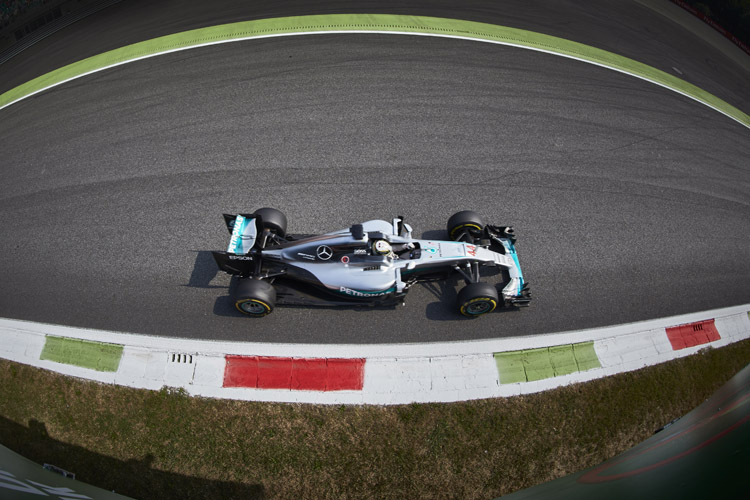 Formel-1-Weltmeister Lewis Hamilton war auch im dritten freien Training zum Italien-GP der Schnellste