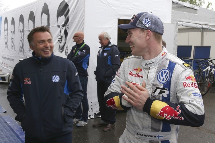 Die Sieger: VW-Sportchef Jost Capito (li,) und Jari-Matti Latvala