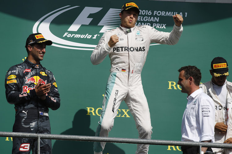 Nico Rosberg freut sich über seinen Sieg