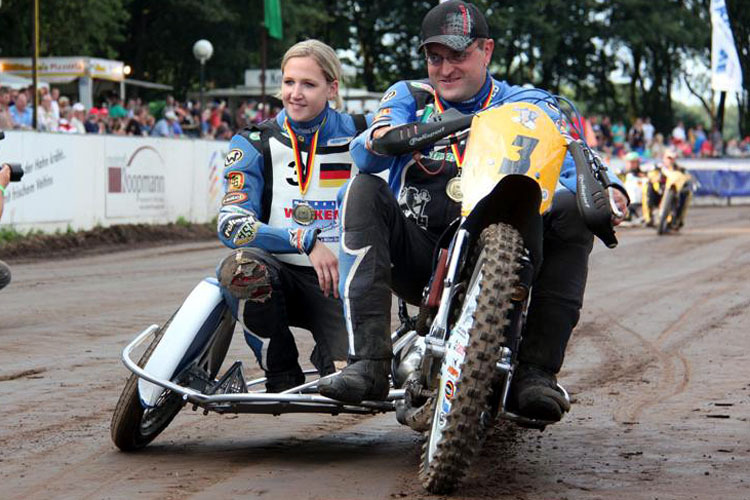 Corina Günthör mit Pilot Markus Brandhofer