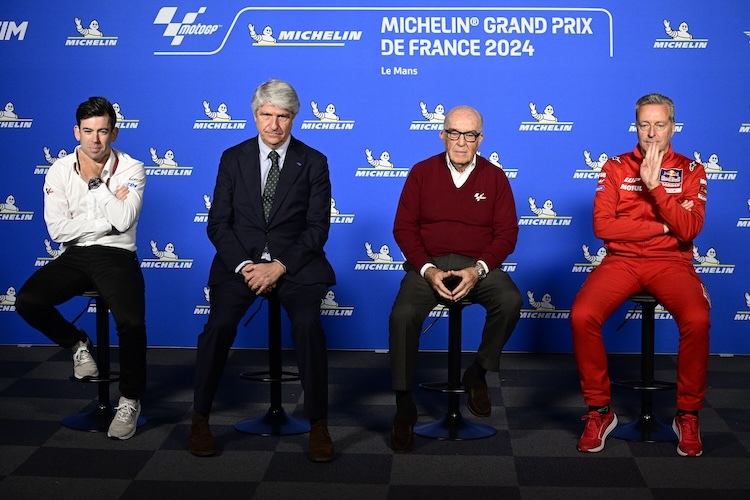 Sprachen zur neuen MotoGP-Generation:  Von links – Carlos Ezepeleta (Dorna), Jorge Viegas (FIM), Carmelo Ezpeleta (CEO Dorna) und Hervé Poncharal (IRTA)