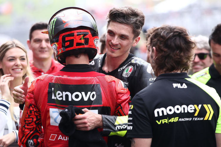 Nach dem Qualifying noch beide im Parc Fermé: Pecco Bagnaia und Luca Marini