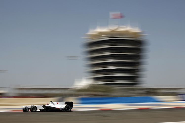 Kamui Kobayashi fegt durch die Wüste