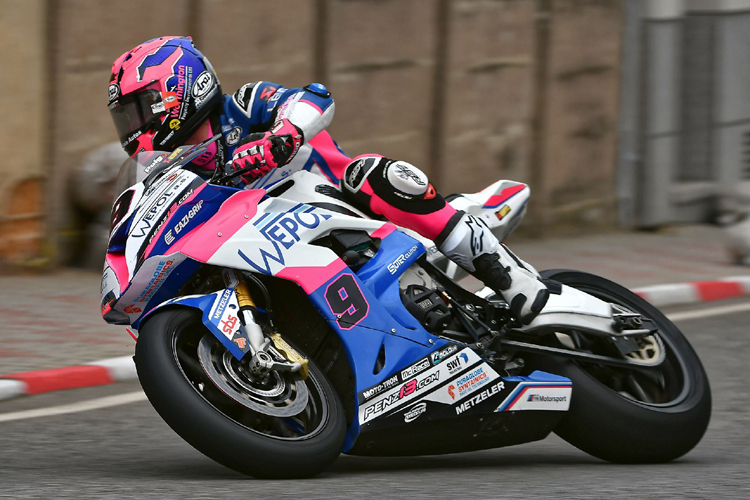 Davey Todd ist der neue IRRC Superbike-Champion