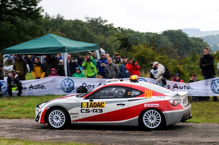 Isolde Holderied im Toyota GT86 C3-R3