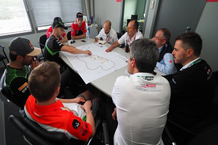 Rea, Davies und Laverty mussten beim ersten Treffen 2018 der Safety-Commission auf Camier verzichten