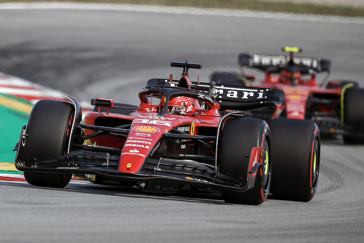 Charles Leclerc und Carlos Sainz hatten am Trainingsfreitag in Barcelona alle Hände voll zu tun