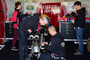 Kiefer Racing in Valencia: Erst,mals steht eine Honda in der Box, Jochen (Bildmitte) und Stefan Kiefer (re.) sind zufrieden