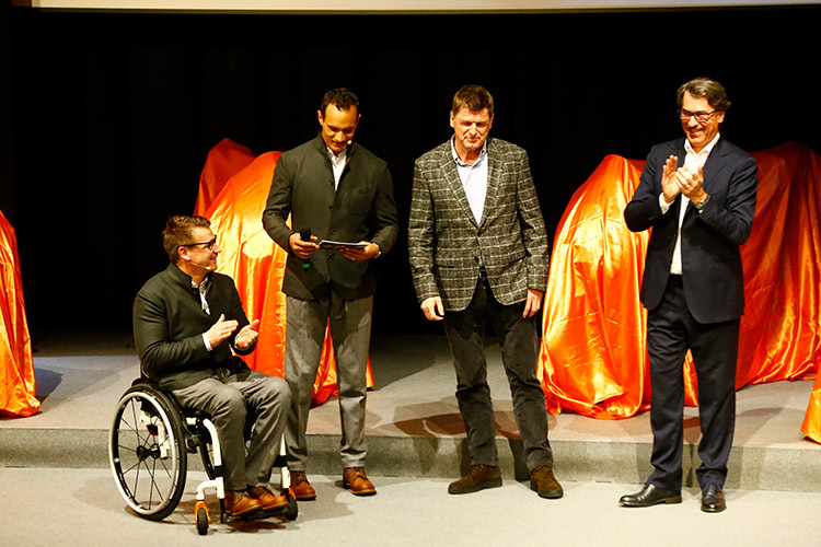 Heute in Mattighofen : Pit Beirer, Moderator Alex Hofmann, Red Bull-Sponsorship-Manager Thomas Überall und Stefan Pierer 