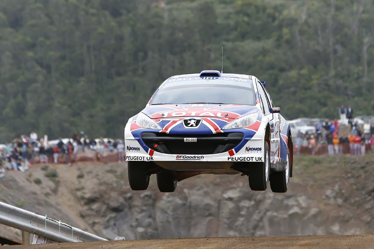 Solche Jumps wird Meeke auch in der Lausitz zeigen