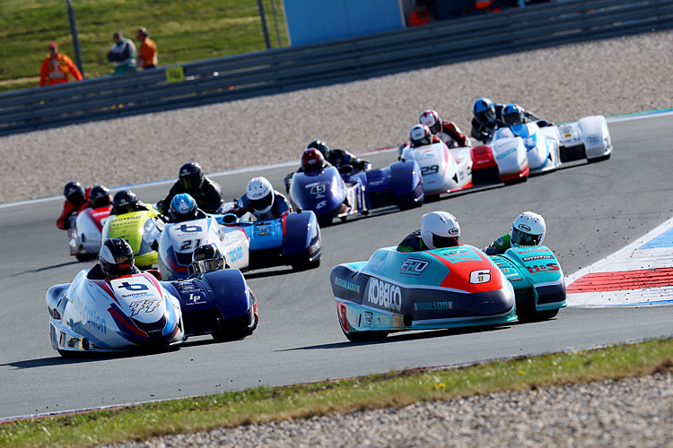 Ellis/Clement (6) setzten sich im zweiten Rennen in Assen durch