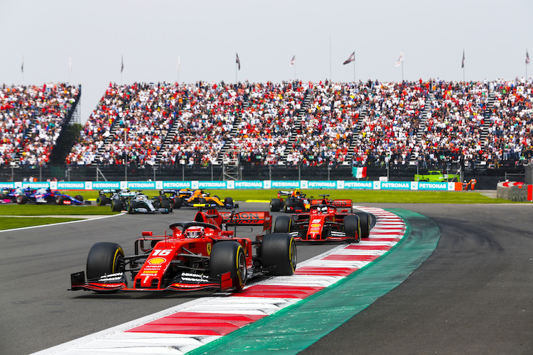 Die beiden Ferrari von Charles Leclerc und Sebastian Vettel