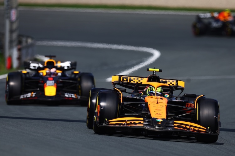 Lando Norris vor Max Verstappen in Zandvoort 2024