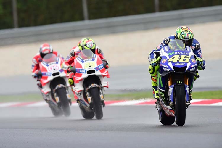 Valentino Rossi in Sepang vor den Ducati-Piloten Iannone und Dovizioso