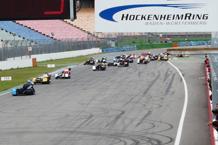 Nach dem Start zum Hauptrennen in Hockenheim