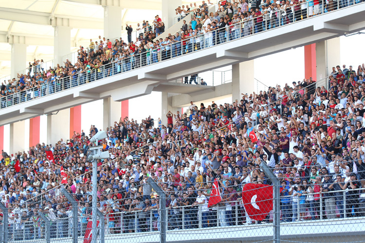 Nach Istanbul kamen 50.000 begeisterte Türken