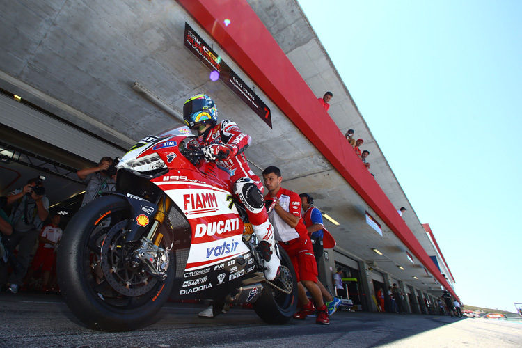 Das Ducati-Werksteam testet mit Chaz Davies in Portimao