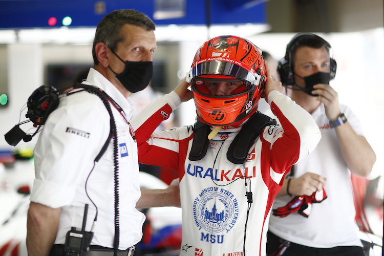 Haas-Teamchef Günther Steiner und Nikita Mazepin