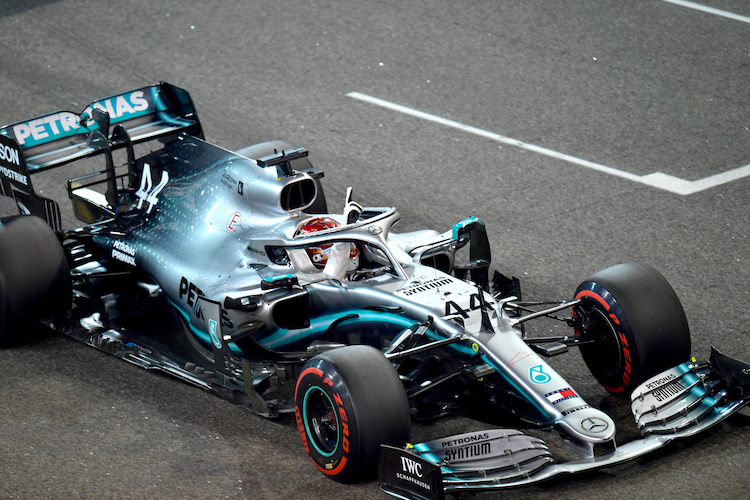 Lewis Hamilton in Abu Dhabi mit der 44