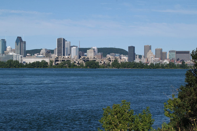 Kaufen sich Amerikaner in Montreal ein?