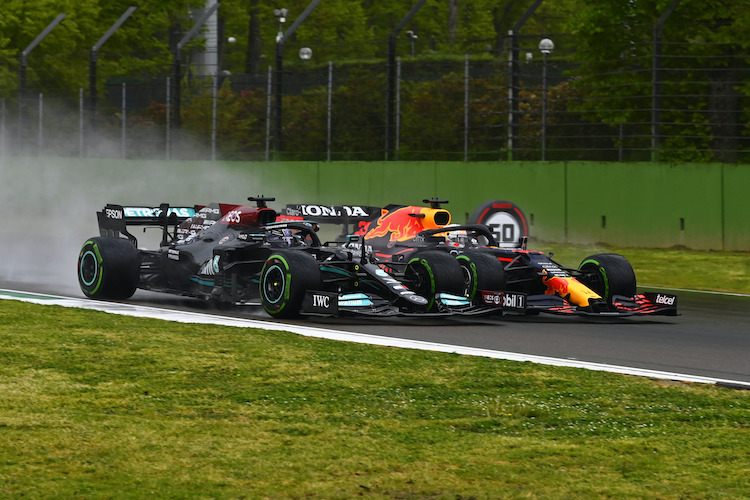 Max Verstappen griff Lewis Hamilton schon auf den ersten Metern an