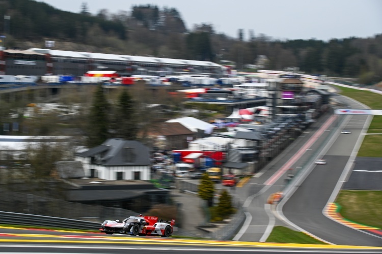 Blick auf die Senke Eau Rouge in Spa