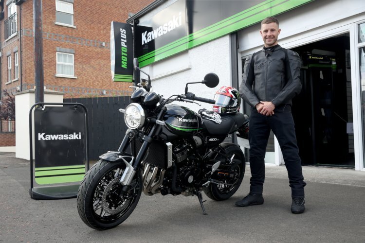 Jonathan Rea mit seiner Kawasaki Z900RS